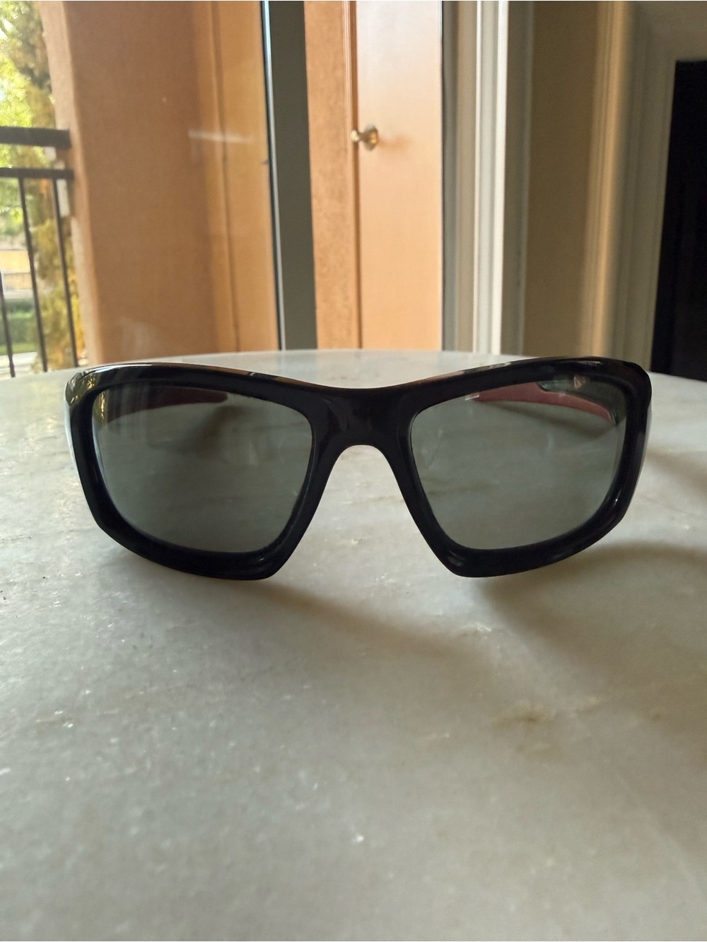 👓 Oakley Valve Sunglasses – Black & Red 🖤❤️